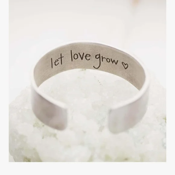 💛 Limited Time Sale💛Lisa Leonard Silver Heart Cuff Bracelet - Picture 2 of 6